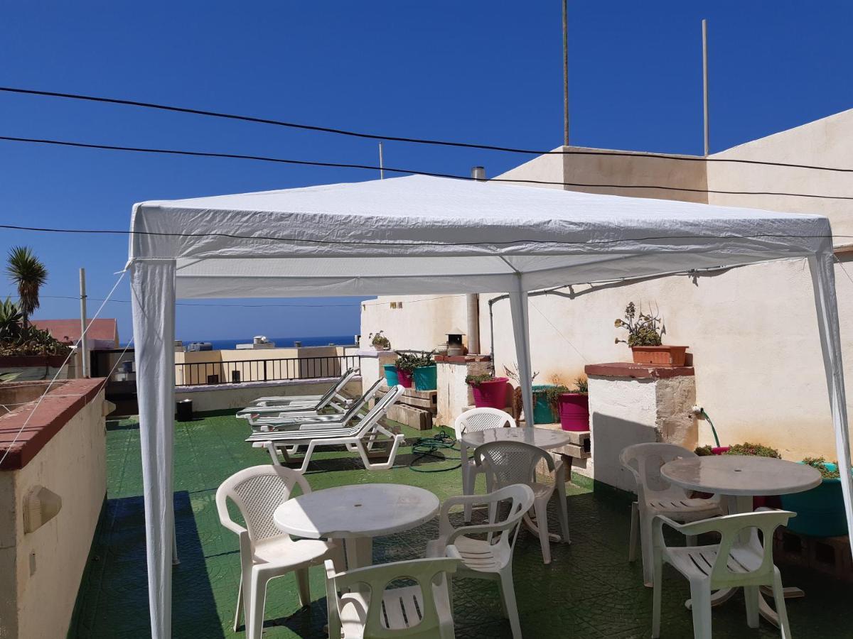 Tarona Guesthouse Сейнт Полс Бей Екстериор снимка