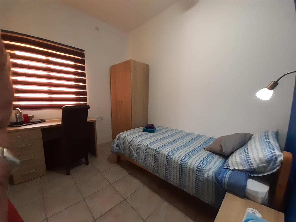 Tarona Guesthouse Сейнт Полс Бей Екстериор снимка