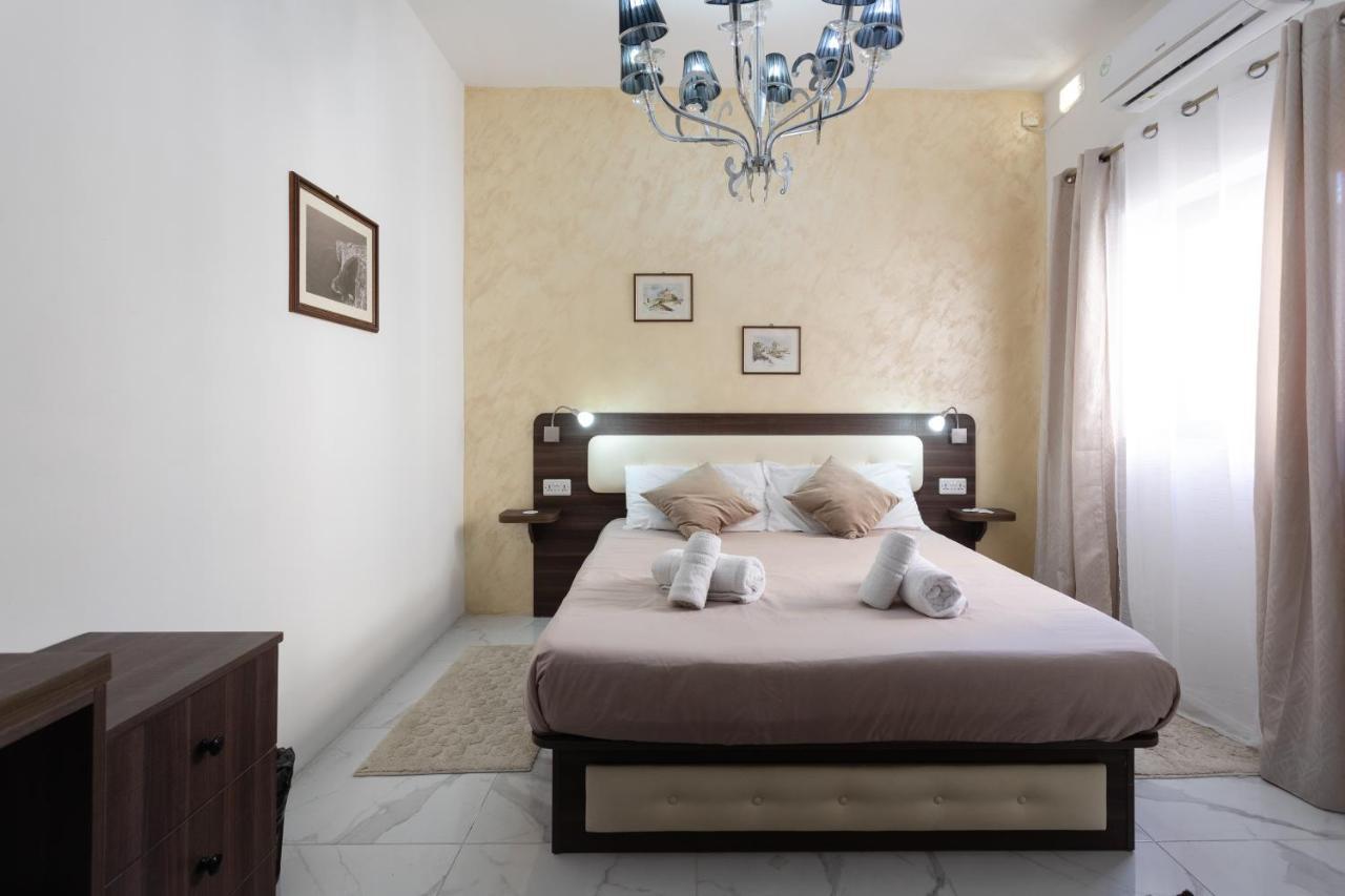 Tarona Guesthouse Сейнт Полс Бей Екстериор снимка