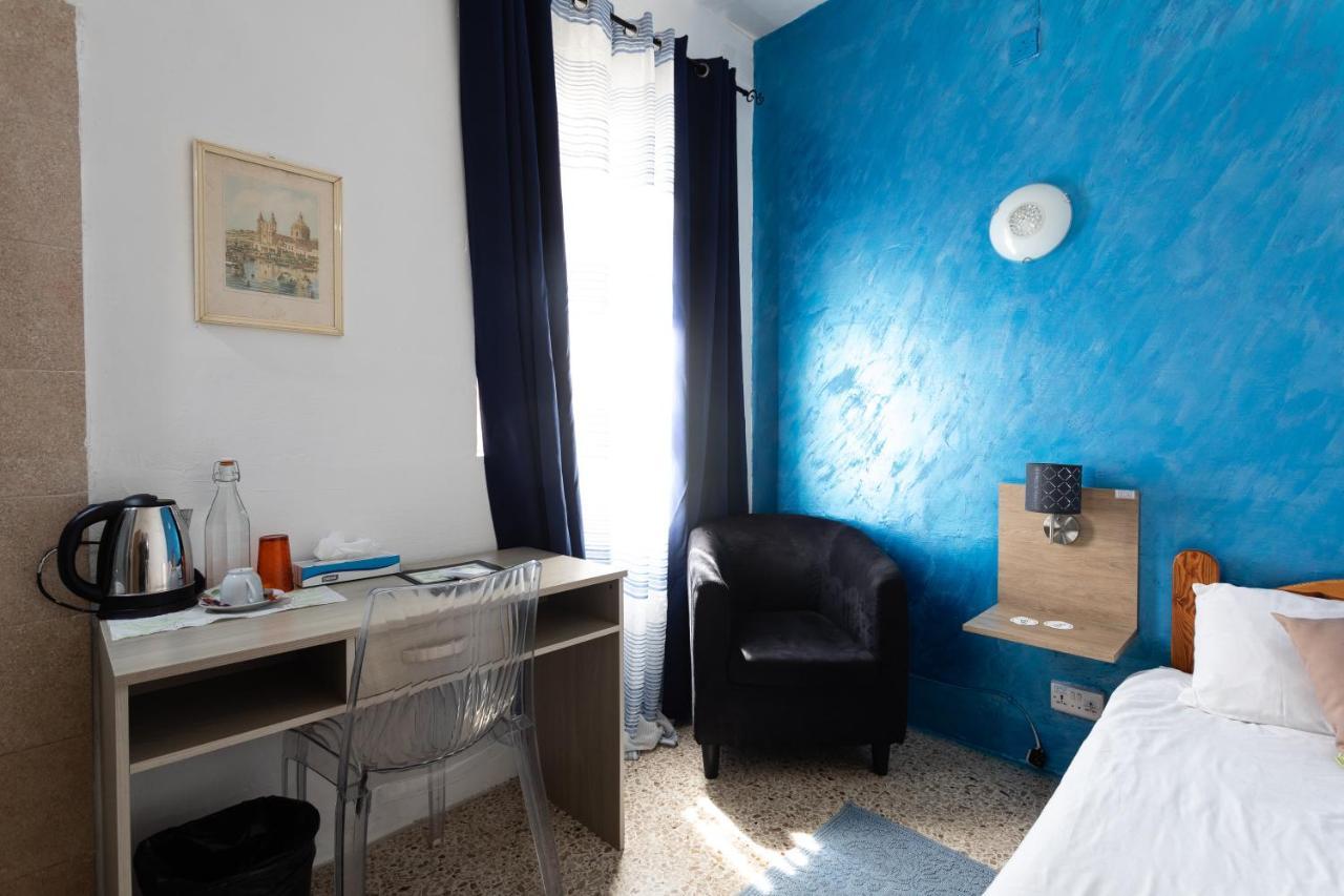 Tarona Guesthouse Сейнт Полс Бей Екстериор снимка