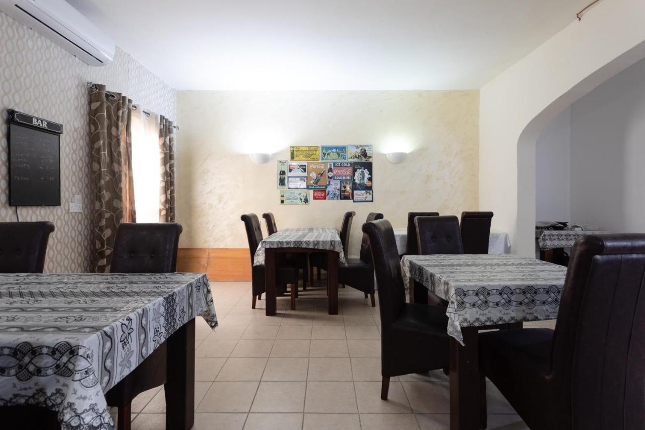 Tarona Guesthouse Сейнт Полс Бей Екстериор снимка