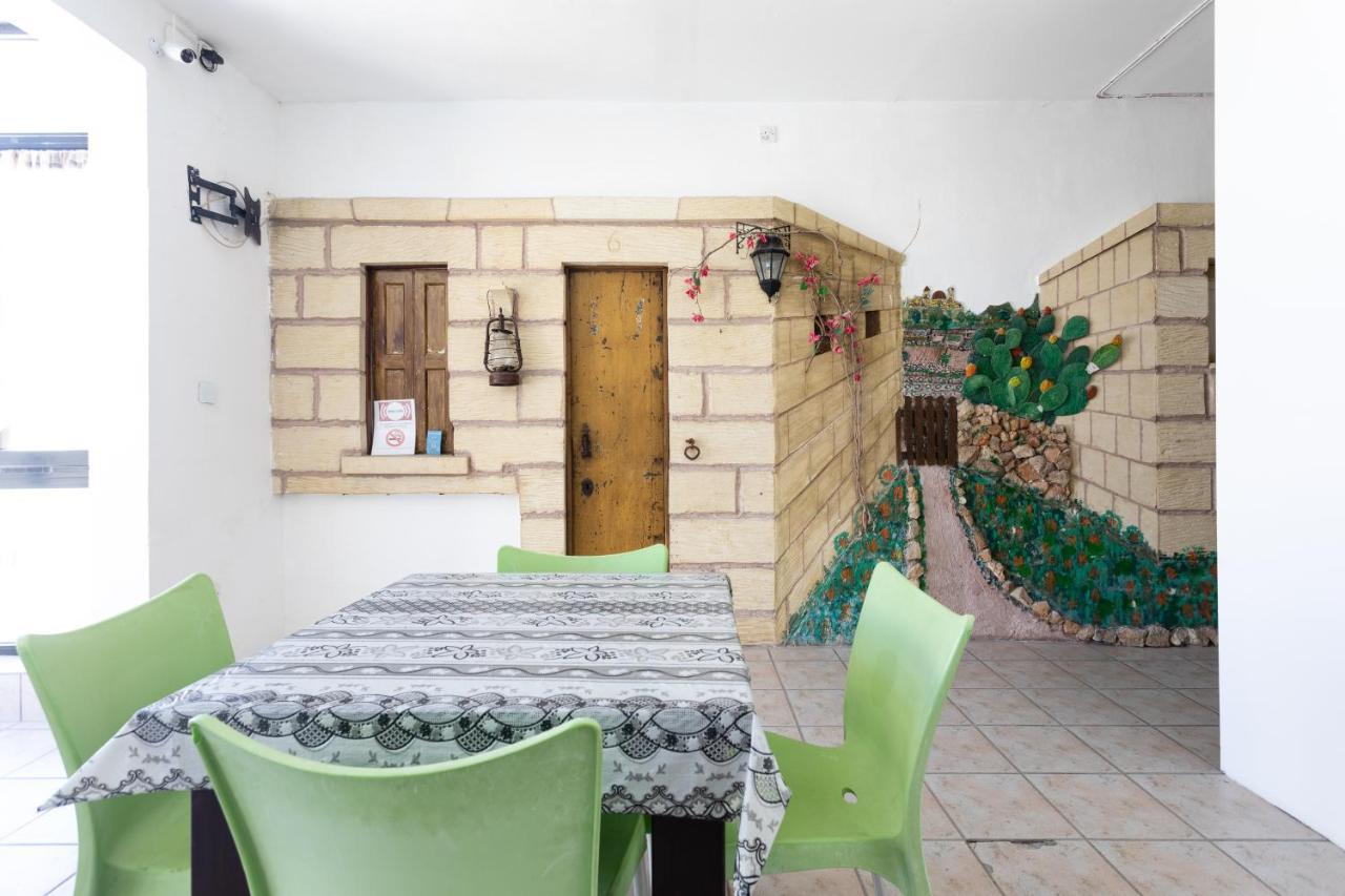 Tarona Guesthouse Сейнт Полс Бей Екстериор снимка