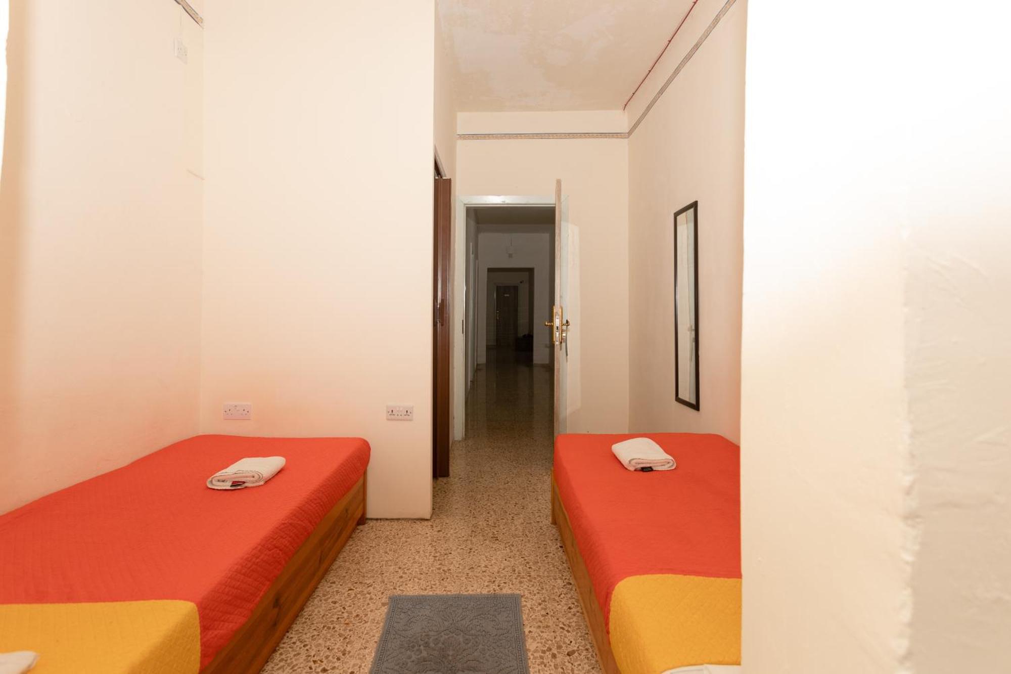 Tarona Guesthouse Сейнт Полс Бей Стая снимка