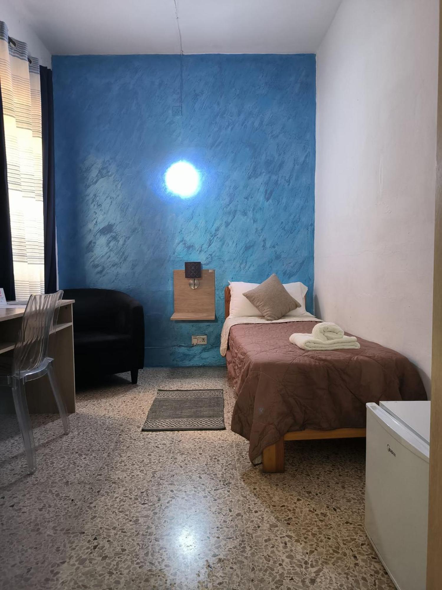 Tarona Guesthouse Сейнт Полс Бей Екстериор снимка