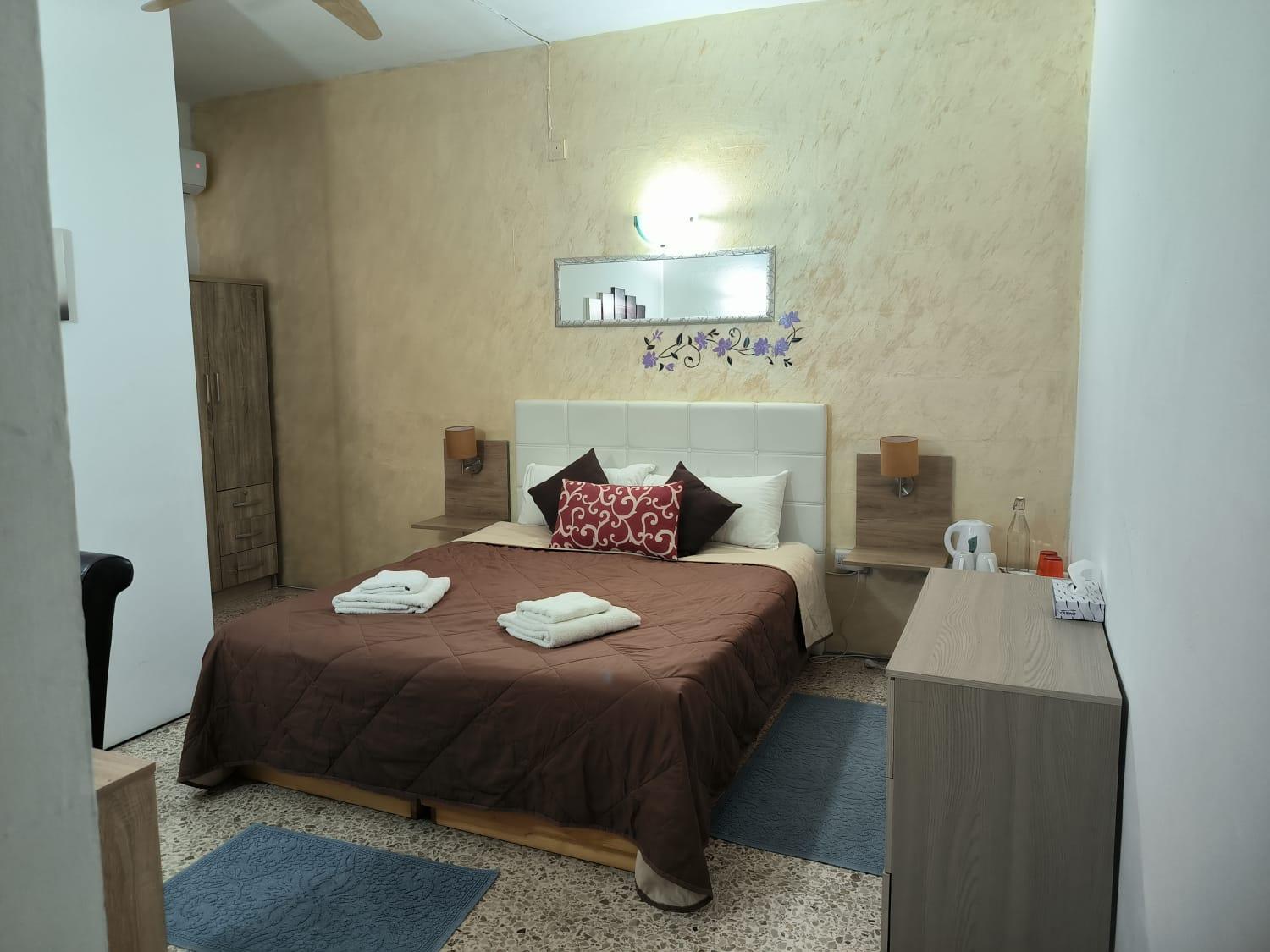 Tarona Guesthouse Сейнт Полс Бей Екстериор снимка