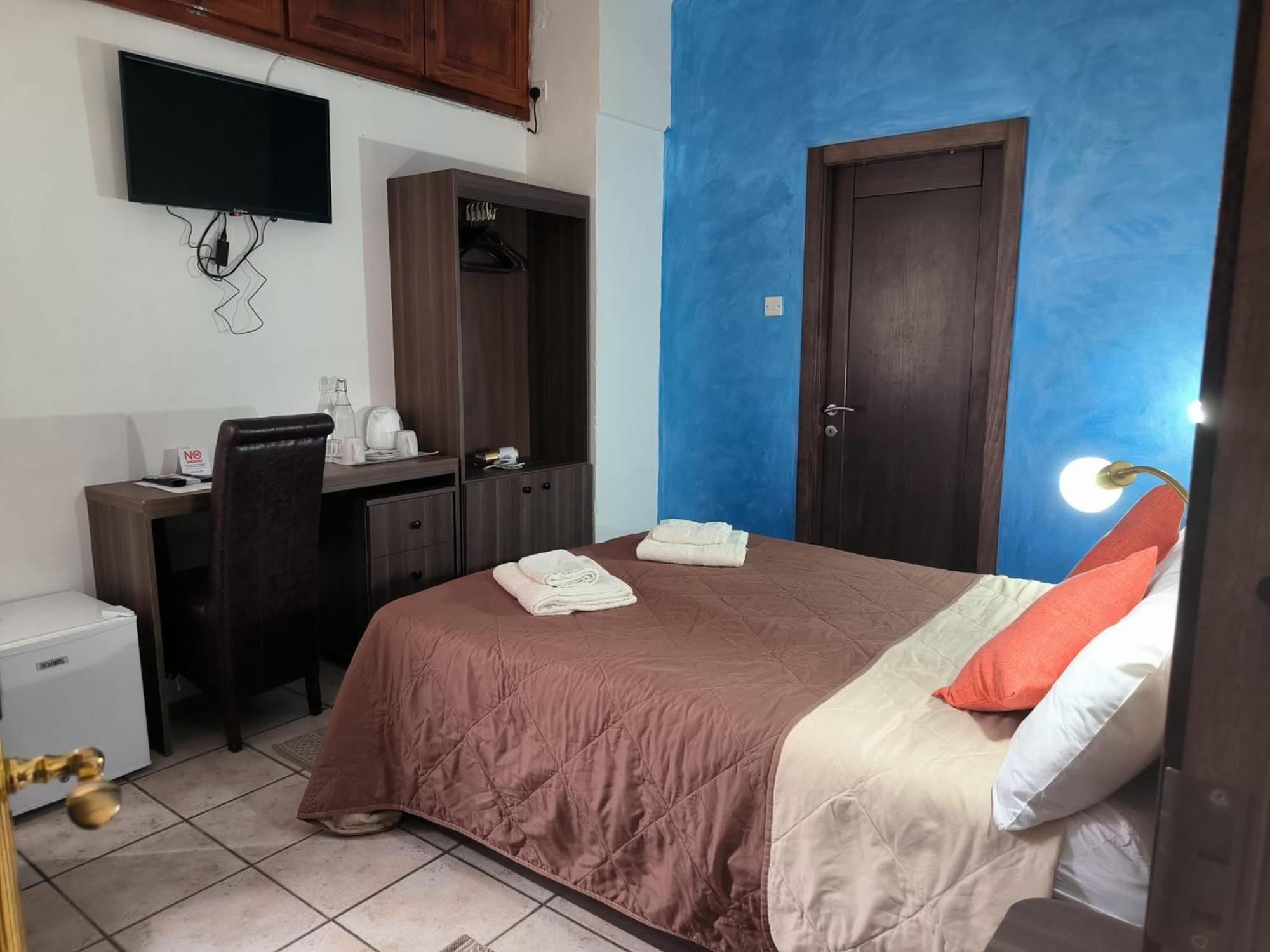 Tarona Guesthouse Сейнт Полс Бей Екстериор снимка