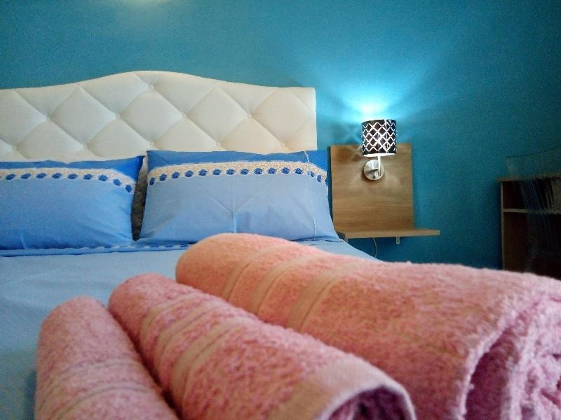 Tarona Guesthouse Сейнт Полс Бей Екстериор снимка