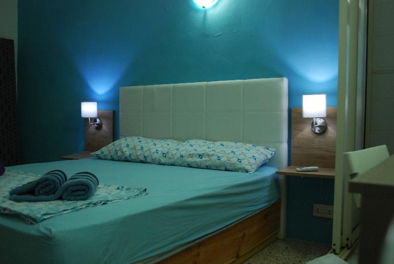Tarona Guesthouse Сейнт Полс Бей Екстериор снимка