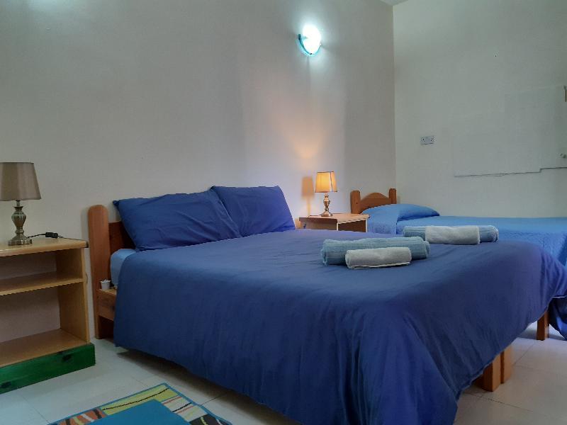 Tarona Guesthouse Сейнт Полс Бей Екстериор снимка