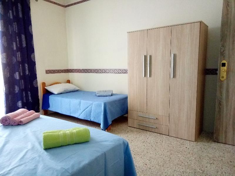 Tarona Guesthouse Сейнт Полс Бей Екстериор снимка