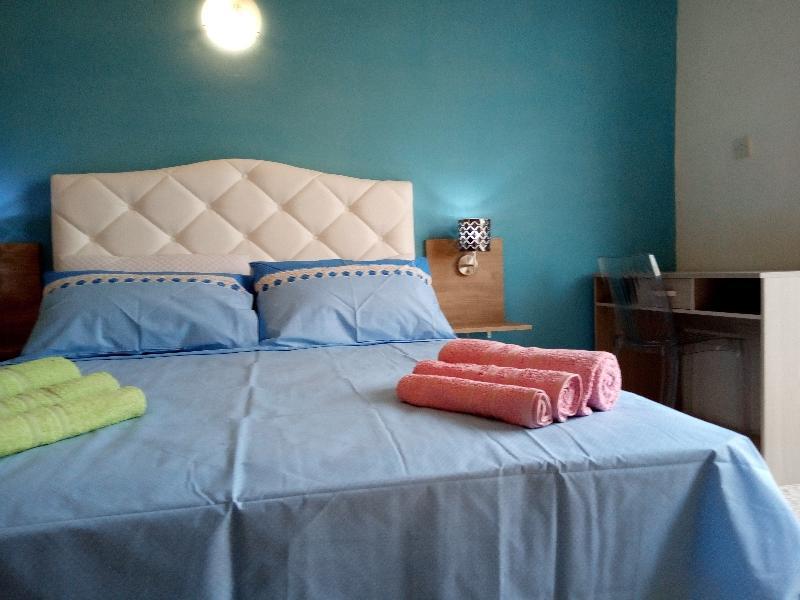 Tarona Guesthouse Сейнт Полс Бей Екстериор снимка