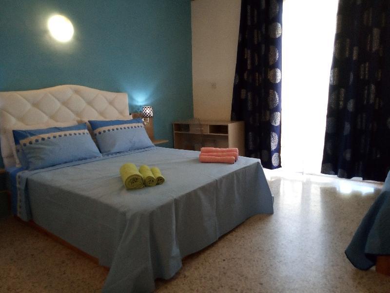 Tarona Guesthouse Сейнт Полс Бей Екстериор снимка