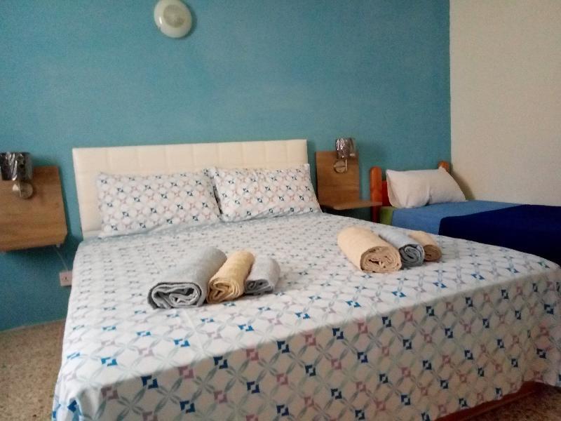 Tarona Guesthouse Сейнт Полс Бей Екстериор снимка